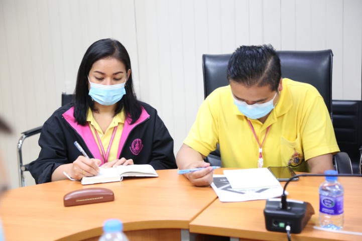 รองปลัด พม. เป็นปร�