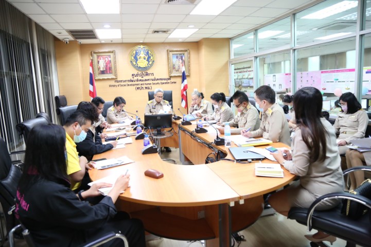 รองปลัด พม. เป็นปร�