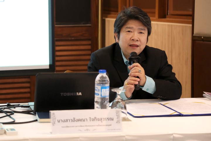 รองปลัด พม. เป็นปร�