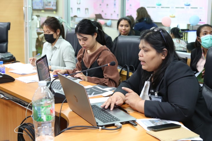 รองปลัด พม. ประชุม�