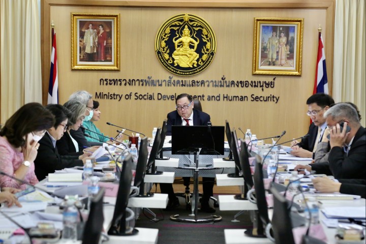 รมว.พม. เป็นประธาน�