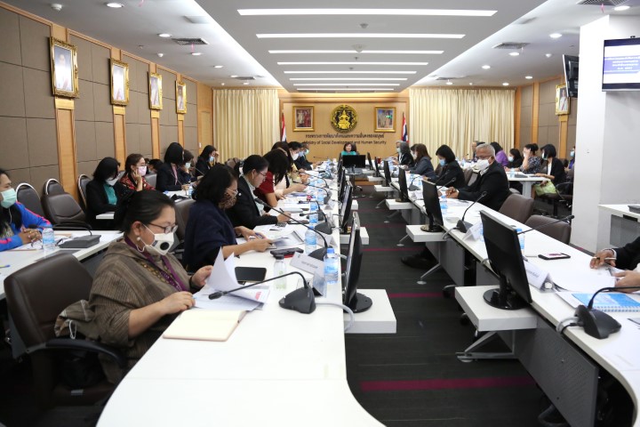 ปลัด พม. เป็นประธา�