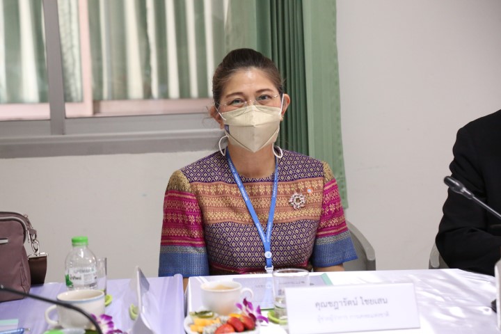 รองปลัด พม. เป็นปร�