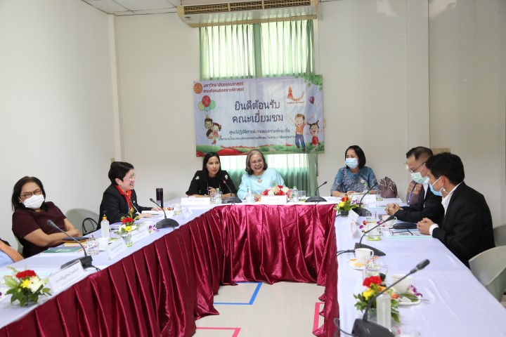 รองปลัด พม. เป็นปร�