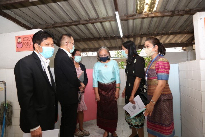รองปลัด พม. เป็นปร�