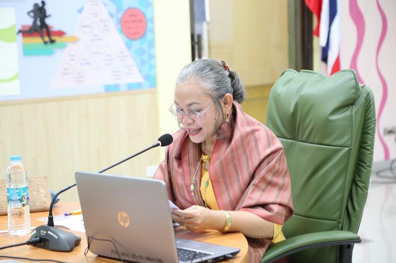 รองปลัด พม. เป็นปร�