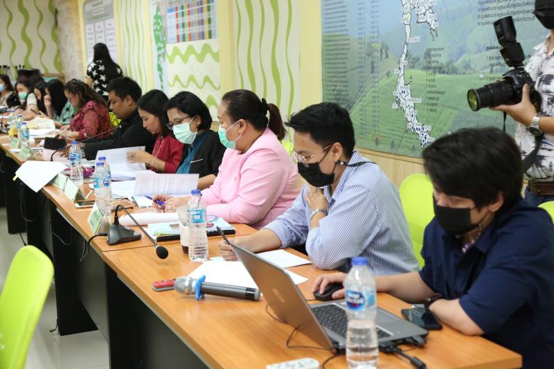 รองปลัด พม. เป็นปร�