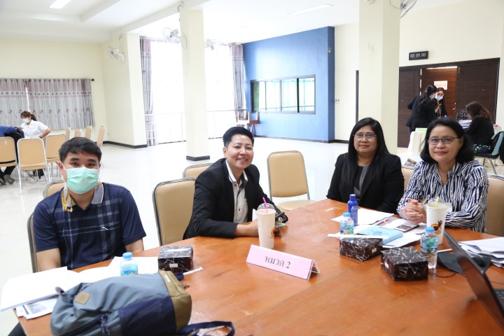 รองปลัด พม. เป็นปร�