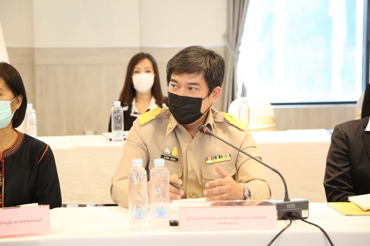 รองปลัด พม. เป็นปร�