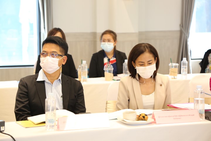 รองปลัด พม. เป็นปร�
