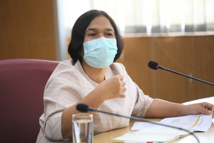 รองปลัด พม. เป็นปร�