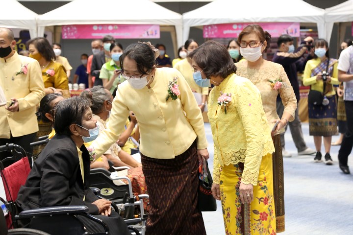 ปลัด พม. เป็นประธา�