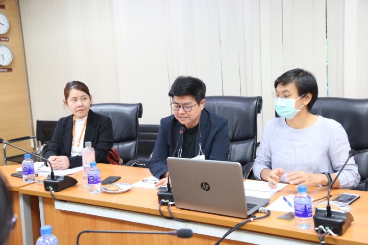 รองปลัด พม. เป็นปร�