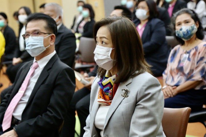 ปลัด พม. เป็นประธา�