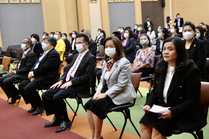 ปลัด พม. เป็นประธา�