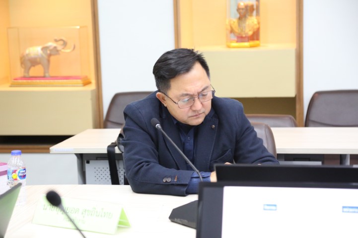 รองปลัด พม. เป็นปร�