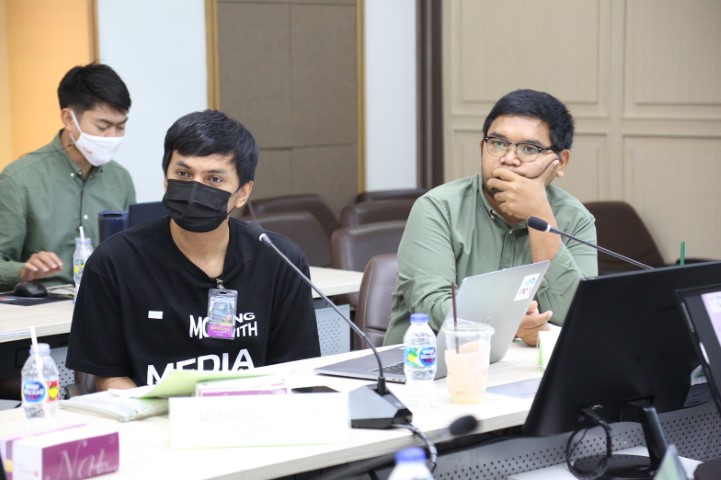 รองปลัด พม. เป็นปร�