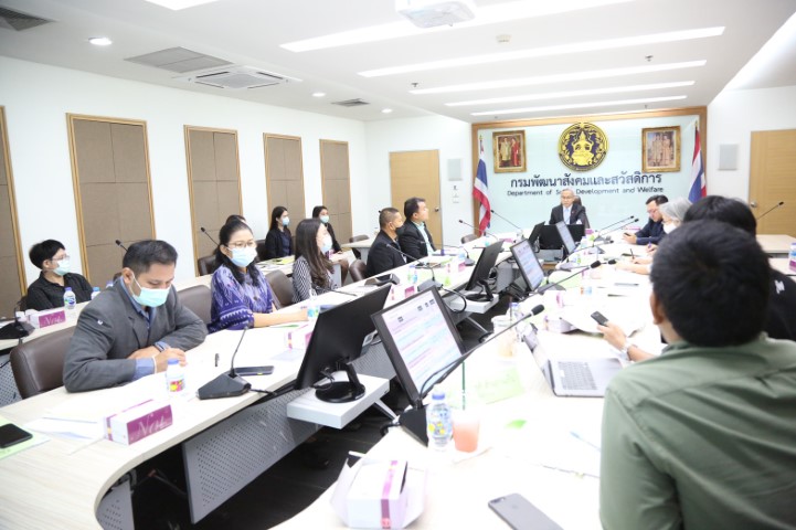 รองปลัด พม. เป็นปร�