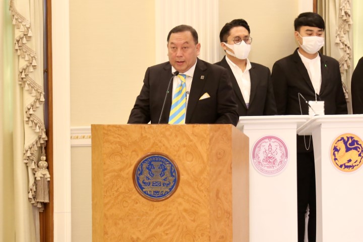 รมว.พม. เป็นสักขีพ�
