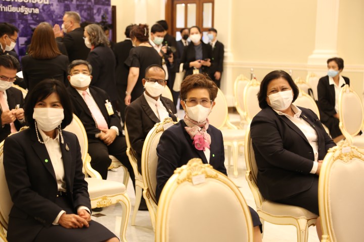 รมว.พม. เป็นสักขีพ�