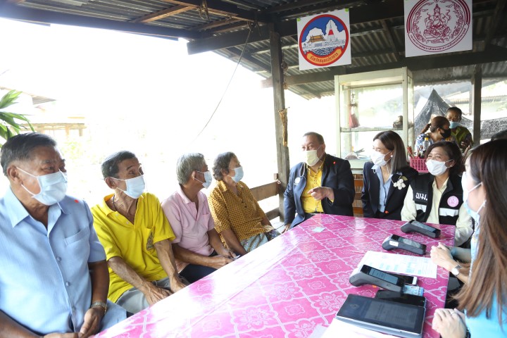 รมว.พม. ลงพื้นที่จ�