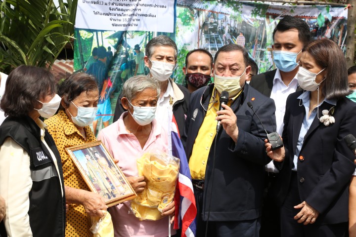 รมว.พม. ลงพื้นที่จ�