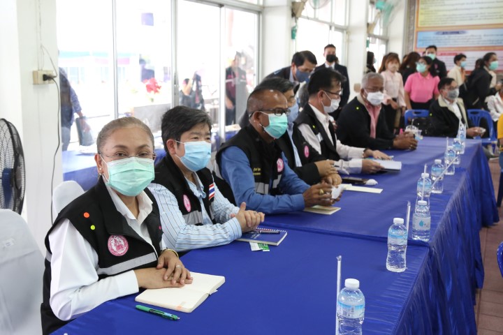 รมว.พม. ลงพื้นที่จ�