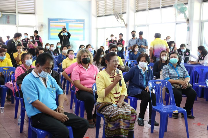 รมว.พม. ลงพื้นที่จ�