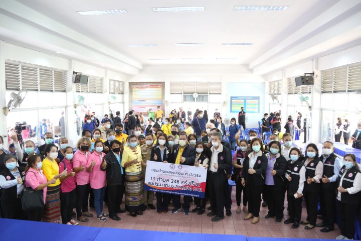 รมว.พม. ลงพื้นที่จ�