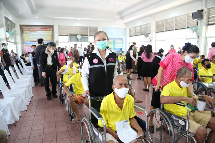 รมว.พม. ลงพื้นที่จ�