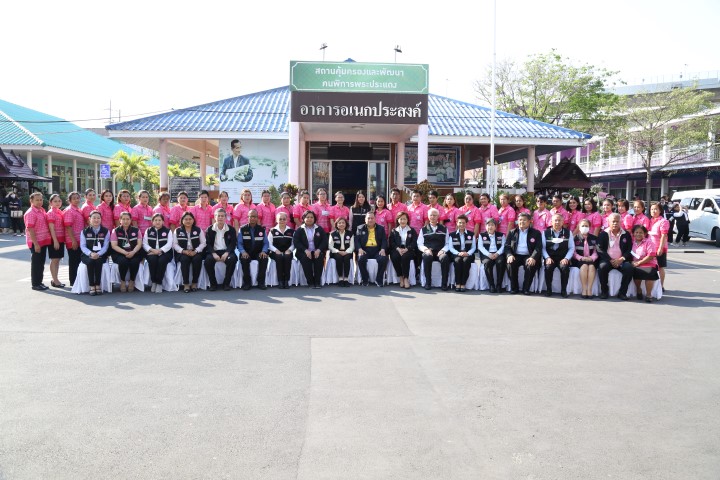 รมว.พม. ลงพื้นที่จ�