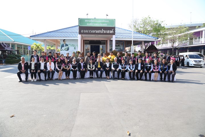 รมว.พม. ลงพื้นที่จ�