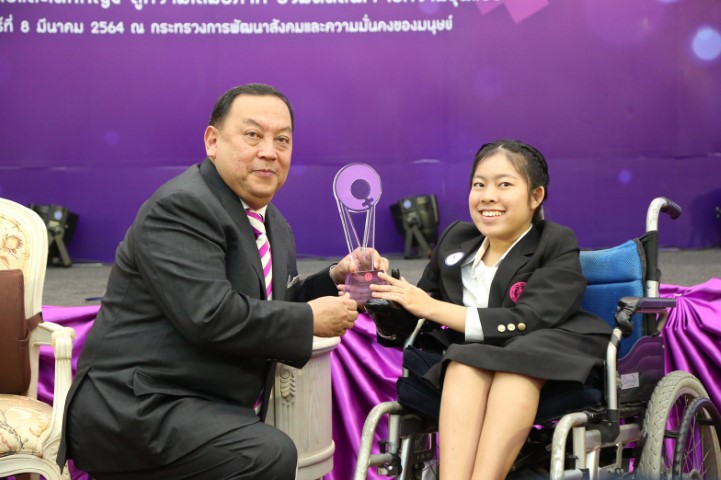 รมว.พม. เป็นประธาน�
