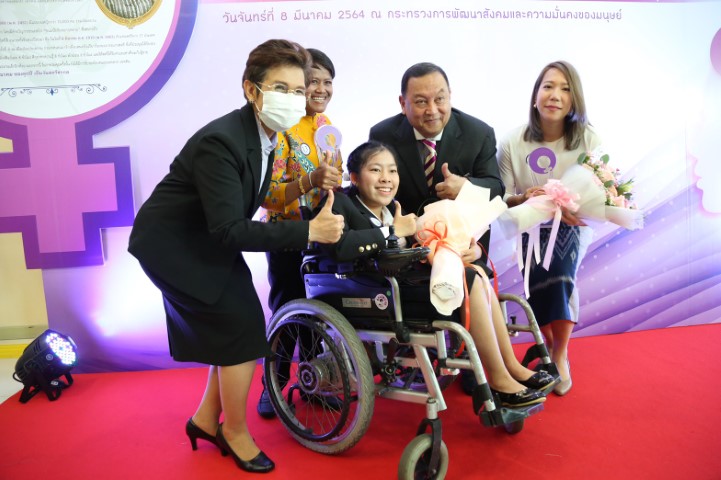รมว.พม. เป็นประธาน�
