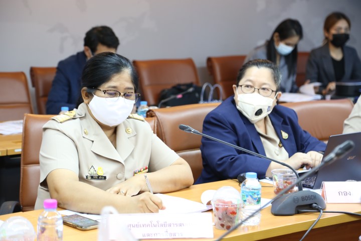 รองปลัด พม. เป็นปร�