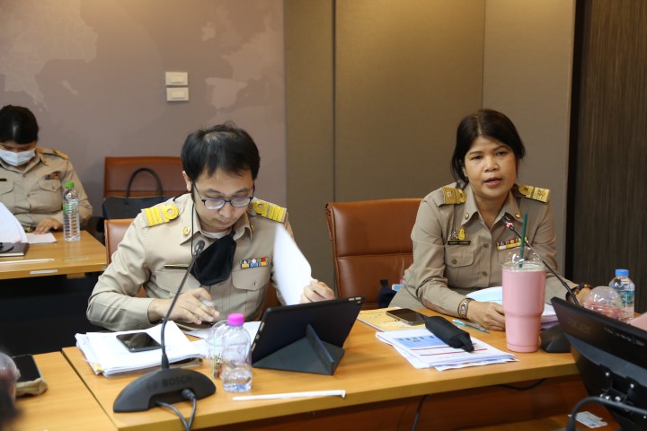 รองปลัด พม. เป็นปร�