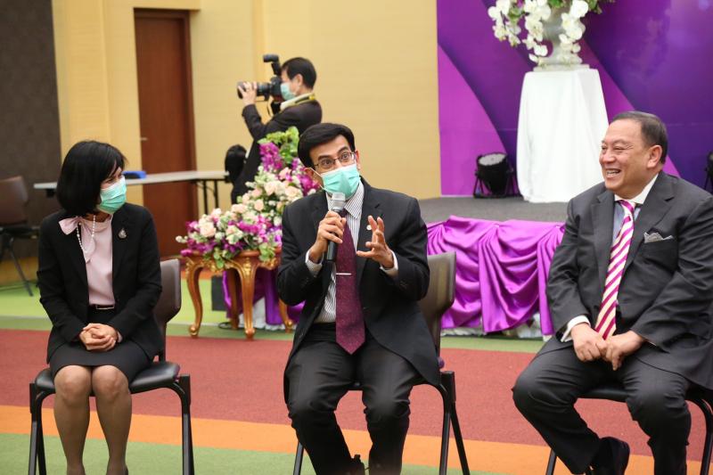 รมว.พม. ร่วมให้กำล�
