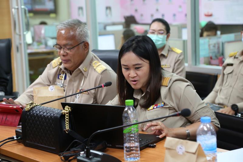 รองปลัด พม. เป็นปร�
