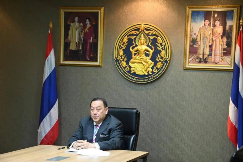 รมว.พม. บันทึกวิดี�
