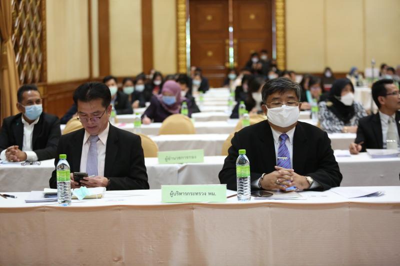 ปลัด พม. เป็นประธา�