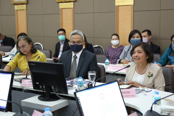 รมว.พม. ประชุมผู้บ�