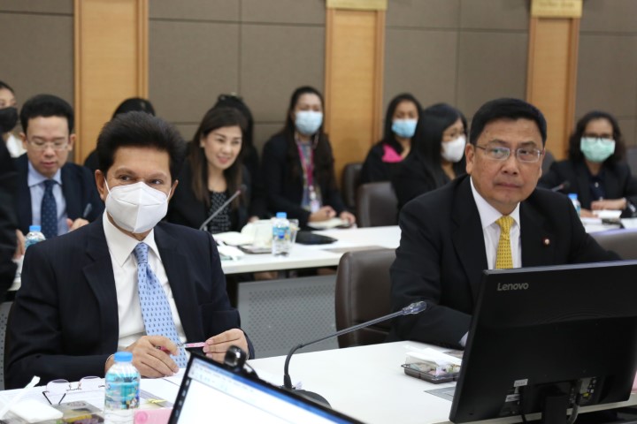รมว.พม. ประชุมผู้บ�