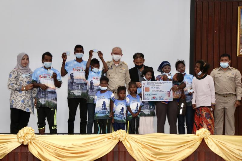 รมว.พม. ลงพื้นที่จ�