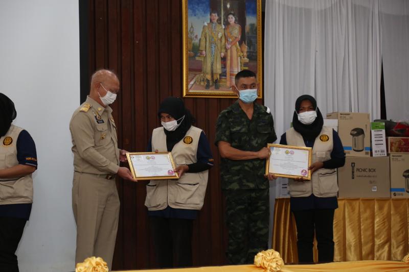 รมว.พม. ลงพื้นที่จ�