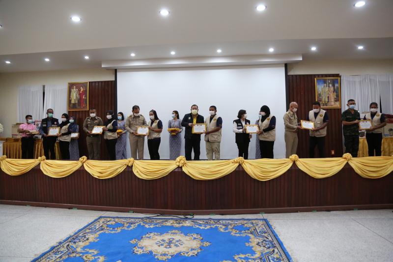 รมว.พม. ลงพื้นที่จ�
