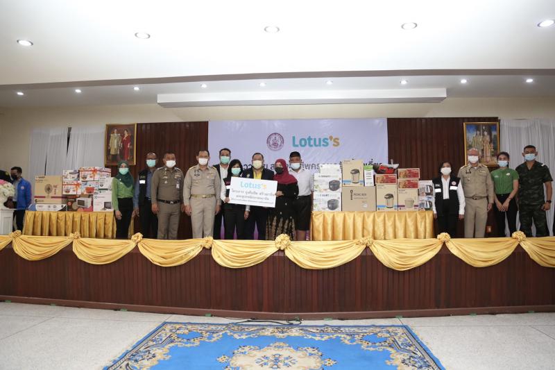 รมว.พม. ลงพื้นที่จ�