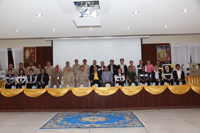 รมว.พม. ลงพื้นที่จ�