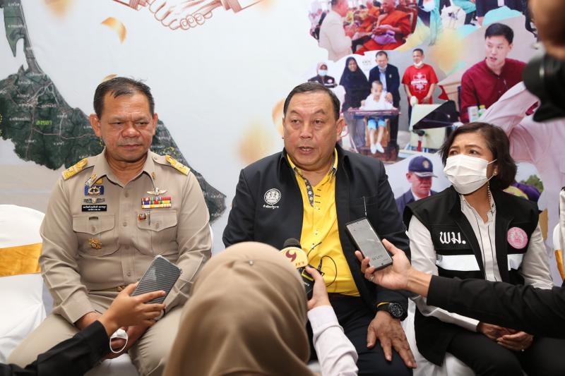 รมว.พม. ลงพื้นที่จ�