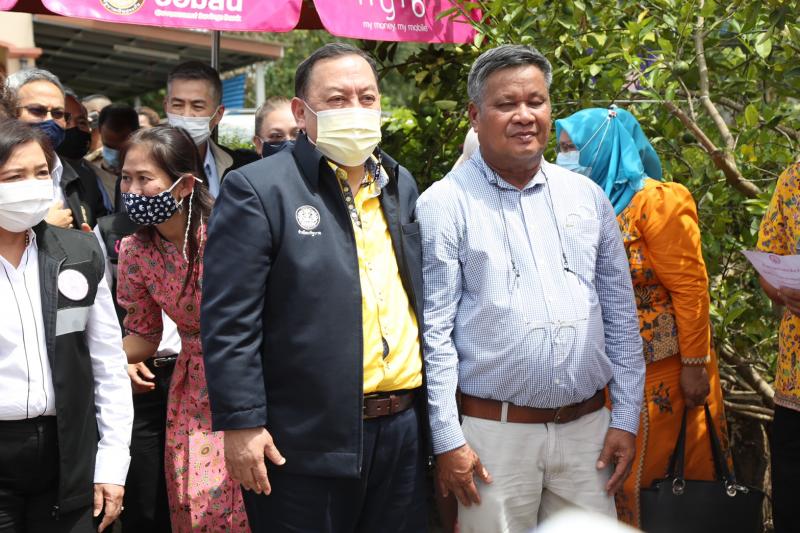 รมว.พม. ลงพื้นที่เ�