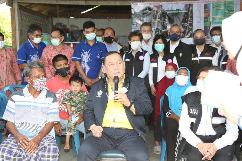 รมว.พม. ลงพื้นที่เ�